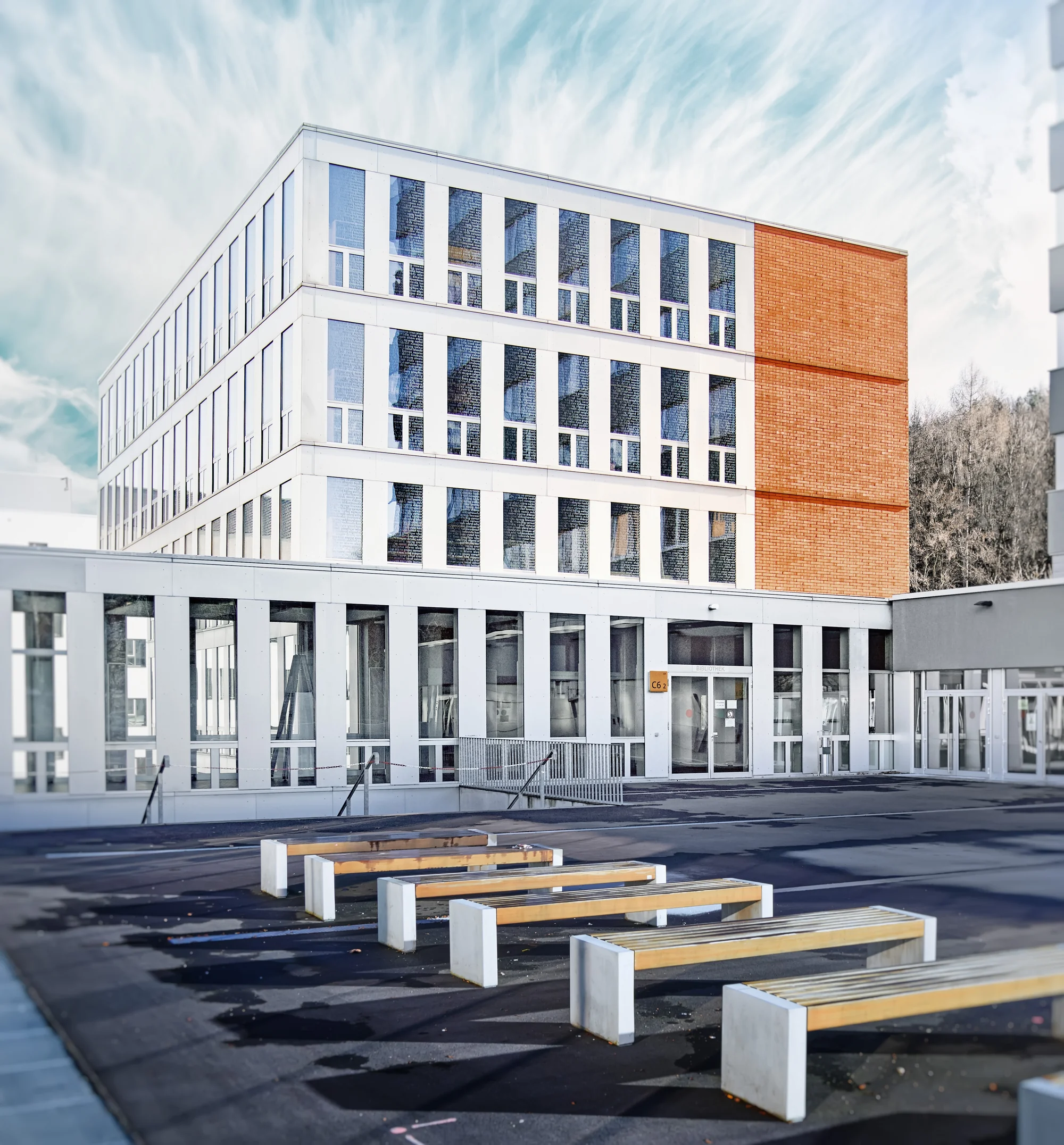 NTNM-Bibliothek auf dem Campus der Universität des Saarlandes; fotografischer Kontext zur UdS-App